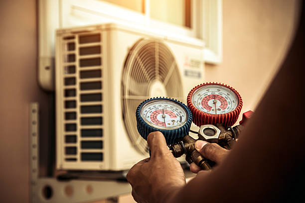 Professional Hvac technician working in Alexandria, AL